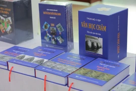 Ra mắt bộ sách 4 tập nghiên cứu toàn diện về 'Văn học Chăm - Tiếp cận qua văn bản'