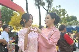 Giới trẻ rộn ràng ‘check-in’ Lễ hội Tết Việt 2026