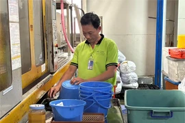 TP.HCM: Hàng nghìn công nhân được nhận lì xì, nhà máy rộn ràng sau Tết