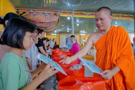 Vun từng hạt cát, gửi gắm bình an trong Tết Chôl Chnăm Thmây tại TP.HCM