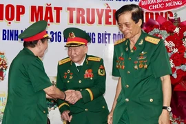 Đại tá tình báo Tư Cang xúc động gặp lại đồng đội ở tuổi 99