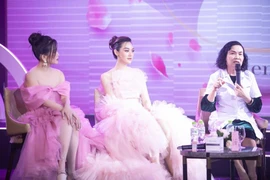 Á hậu Tường San lần đầu tiên xuất hiện sau đám cưới
