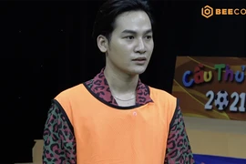 Ali Hoàng Dương bất ngờ cúi đầu xin lỗi khán giả trong hậu trường 