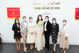 Hoa hậu Thùy Tiên đến thăm Sở Văn hóa và Thể thao TPHCM