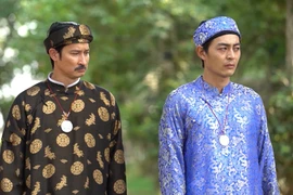 Nhận Tô Hoàng làm cha, Trọng Nghĩa diễn vai người con bất hiếu với mẹ nuôi Lệ