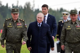 Điện Kremlin: Ông Putin phải tự cách ly vì đoàn tùy tùng có người nhiễm COVID-19. Ảnh: SERGEI SAVOSTYANOV