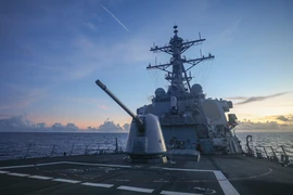 Tàu khu trục USS Benfold thuộc Hải quân Mỹ. Ảnh: HẠM ĐỘI 7