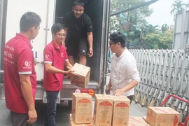 Ngày 24-10: 1.200 lít nước mắm và hơn 27 triệu cho miền Trung