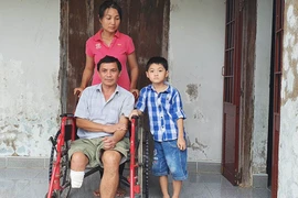 Hơn 79 triệu đồng gửi về hỗ trợ cho vợ chồng anh Thìn