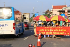 Có con đi du học, muốn ra sân bay phải làm như thế nào?