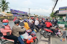 Các tỉnh quy định ra sao khi người dân về quê ăn Tết? 
