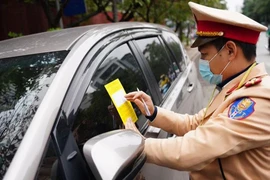 Từ ngày 21-5, người dân sẽ thuận tiện hơn khi đóng “phạt nguội”. Ảnh: UYÊN TRANG
