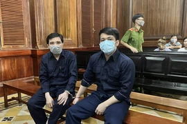 Nhận làm dịch vụ hồ sơ nhà đất rồi bán luôn đất cho người khác
