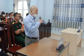 Út 'trọc' tiếp tục hầu toà vì cáo buộc trốn hơn 39 tỉ đồng tiền thuế