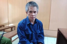 Bực tức vợ, người đàn ông cầm dao đâm người khác trọng thương