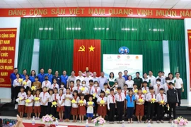 TAND TP Thủ Đức trao 50 suất học bổng tại tỉnh Long An