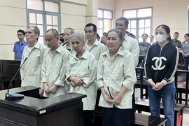 Nhóm người lớn tuổi dàn cảnh móc túi trên xe buýt ở TP.HCM lãnh án