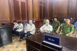 Tòa xét xử nhiều cựu cán bộ ngân hàng trong vụ án liên quan đến bị cáo Hứa Xường