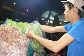 Bất ngờ khi nghe tin rau muống bào ngâm hóa chất
