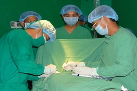 Cầu cứu bác sĩ vì đắp thuốc Nam 7 ngày không hết bệnh
