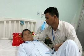 Giun lươn 'quậy' đến nỗi loét đường tiêu hóa