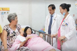 Căng thẳng 6 giờ cứu sản phụ bị nhau tiền đạo hiếm gặp