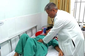 Co giật, sùi bọt mép sau uống thuốc viêm xoang mua trên mạng