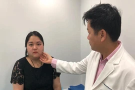 Cái tết đầu tiên của cô gái có gương mặt lõm sâu, méo xệch