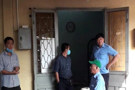 Nhiều người trong BV ở Hóc Môn không đeo khẩu trang