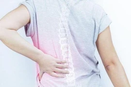 Bụng dưới đau nhói một bên, tại sao?