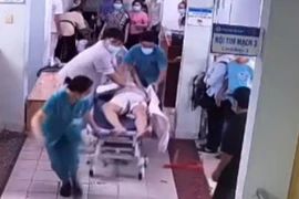 Ngưng tim khi đang chờ khám bệnh do nhồi máu cơ tim cấp