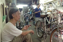 Kinh doanh xe đạp cổ: Nghề đang "phất" ở Hà Nội
