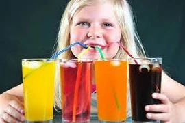Cho trẻ uống nước có gas để dễ tiêu hoá?