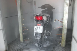 Rửa xe máy tự động