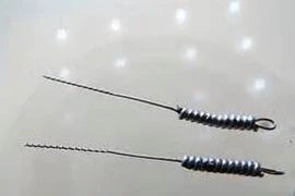 Trám răng, trẻ nuốt cây kim dài 4,5cm