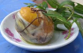 Thai phụ nguy kịch sau khi ăn trứng vịt lộn 
