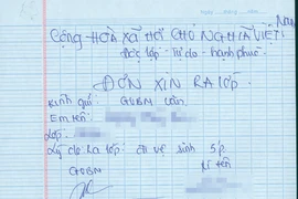 Học sinh muốn đi vệ sinh phải… làm đơn