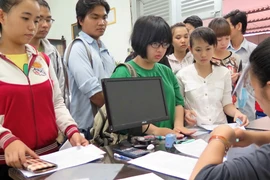 Hồ sơ dự thi ĐH, CĐ giảm mạnh