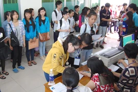 Nhiều sai sót trong ngày làm thủ tục thi ĐH đợt 2