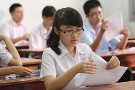 Hà Nội: Nhiều trường THPT hạ điểm chuẩn