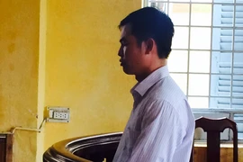 Nghi vợ mang thai với người khác, bác sĩ dùng xích trói tay tra hỏi suốt 6 giờ
