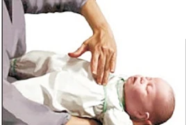 Xử trí đúng cách khi trẻ bị sặc 