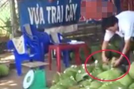 Người đàn ông đổ 'chất lạ' vào mít trước khi đem bán