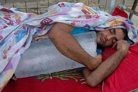 Nghìn lẻ một kiểu chống nóng hài hước trên khắp thế giới