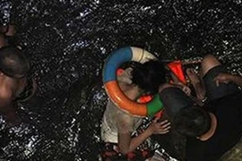 Bỏ ý định tự tử vì nước sông quá bẩn