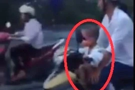 Clip bé trai 5 tuổi 'phóng' xe máy chạy vù vù trên đường