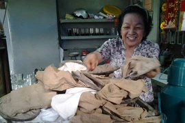 Chùm ảnh: Quán cà phê vợt cuối cùng ở Biên Hòa