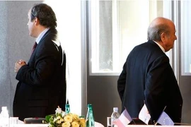 Platini bị cấm các hoạt động bóng đá thêm tám năm