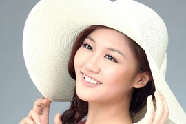 Ca sĩ Văn Mai Hương trình diễn cùng siêu mẫu