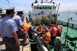 Tàu kiểm ngư cấp cứu kịp thời ngư dân bị tai biến trên biển